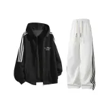 Чёрный свитшот + белые и серые штаны