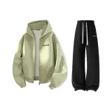 Светло-зеленый топ + черные штаны