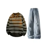 Маринованный зеленый топ + синие джинсы