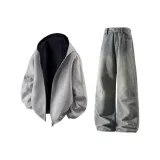 Светло-серый топ + желтые грязные штаны