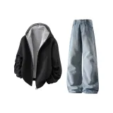 Чёрный топ + синие штаны