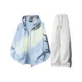 Светло-синий топ + бело-серые штаны