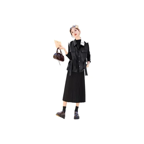 Kangaroo Женские Комплекты с Юбкой