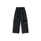 Призрачно черный