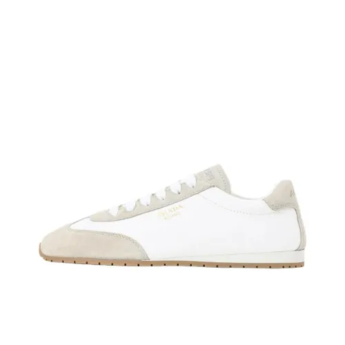 PRADA Низкий топ Повседневная обувь Женская Белая