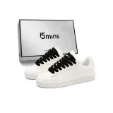 Белый, черный, шнурки