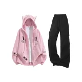 Розовый топ + черные штаны