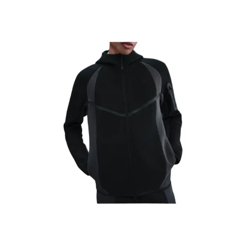 Черные мужские куртки Nike