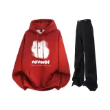 Бордовый свитшот + черные джинсы