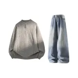 Светло-серый топ + синие штаны