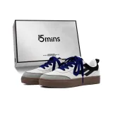 Белый, черный, серый (синие шнурки)