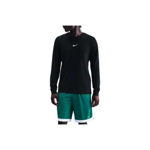 Черные мужские футболки Nike