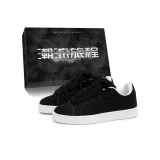 Белый, черный, серый (черные шнурки)