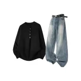 Чёрный свитер + синие джинсы