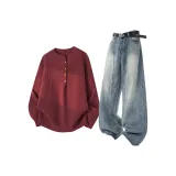 Красный свитер + синие джинсы