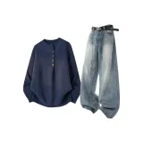 Темно-синий свитер + синие джинсы