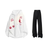 Белый красный свитшот + черные джинсы