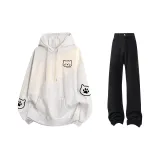 Свитшот из фотинии серого цвета (с флисовой подкладкой) + черные джинсы