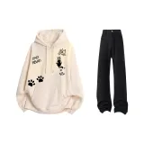 Абрикосовый свитшот (с флисовой подкладкой) + черные джинсы