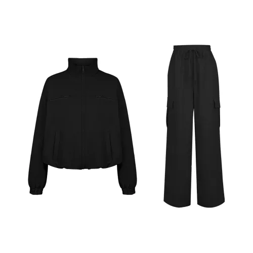 Женские повседневные костюмы