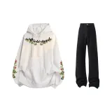 Свитшот из фотинии серого цвета + черные джинсы