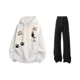 Свитшот из фотинии серого цвета + черные джинсы