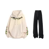 Абрикосовый свитшот + черные джинсы