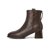 Коричневый