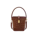 Коричневый