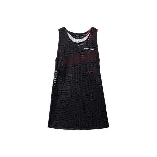 New Balance Черные Женские T-рубашки