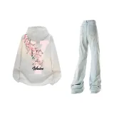 Белый серый топ + светло-синие штаны