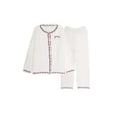 Светлый бежево-абрикосовый.