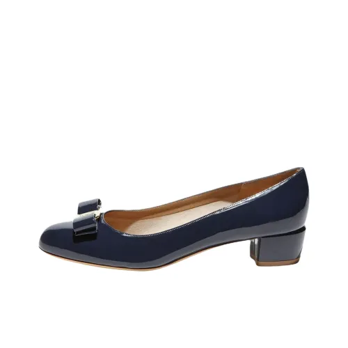 FERRAGAMO Vara Квадратный каблук Высокие каблуки 3 см Женские Черный