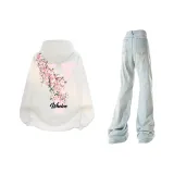 Белый топ + светло-синие штаны