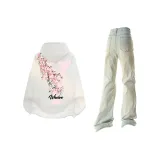 Белый топ + желтые грязные штаны