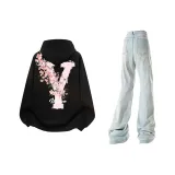 Чёрный топ + Светло-синие штаны