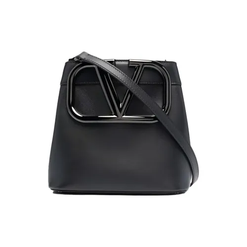 Клатчи Valentino Женские