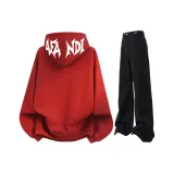 Бордовый свитшот + черные джинсы