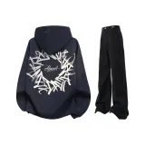 Темно-синий свитшот + черные джинсы