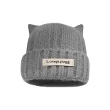 Серый вязаный берет "Love"
