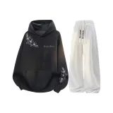 Чёрный топ + белые и серые штаны