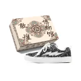 Black Fleece-Lined (White Laces)  
Черный с флисовой подкладкой (белые шнурки)