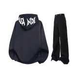 Темно-синий свитшот + черные джинсы