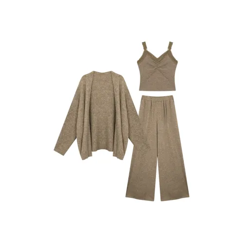 Женские повседневные костюмы