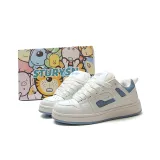 Синий цвет белого озера