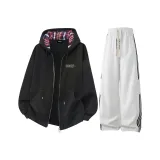 Чёрный топ + белые и серые штаны