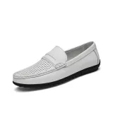 Белый, дышащий