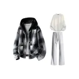 Чёрное и белое клетчатое пальто + белый свитшот + бело-серые тренировки штаны