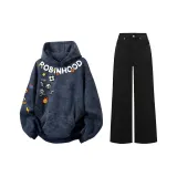 Темно-синий свитшот + черные джинсы