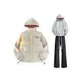 Экрю жилет + белый фотиния серый свитшот + черные спортивные штаны